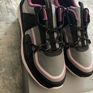 Vionic “Austyn” Women's Athletic Shoes - Size 7M